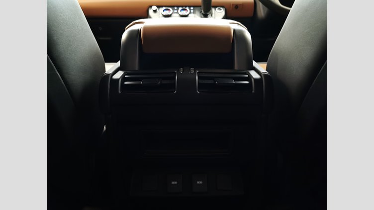 2023 認定中古車 Land Rover Defender 110 サントリーニブラック D300 AWD（AT） X-DYNAMIC HSE