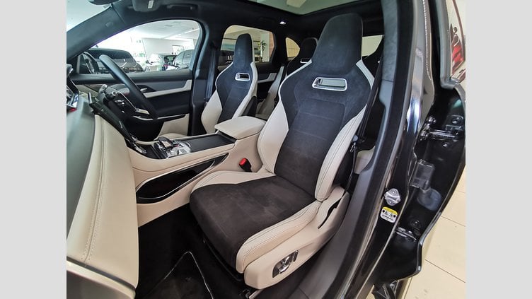 2022 認定中古車 Jaguar F-Pace サントリーニブラック P550 AWD（オートマチック） SVR