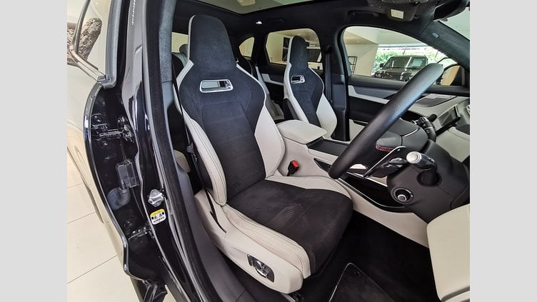 2022 認定中古車 Jaguar F-Pace サントリーニブラック P550 AWD（オートマチック） SVR