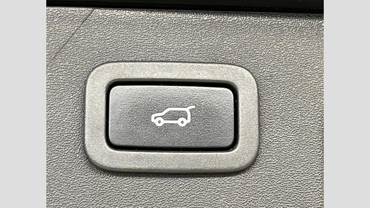 2018 認定中古車 Land Rover Discovery Sport Santorini Black 2.0 litre i4D Diesel HSE