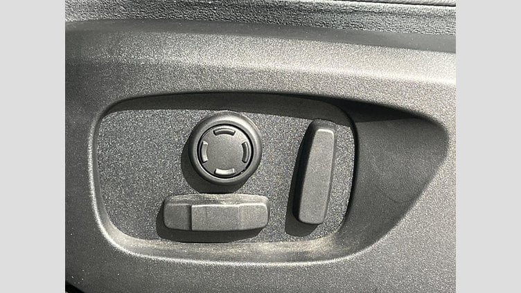 2018 認定中古車 Land Rover Discovery Sport Santorini Black 2.0 litre i4D Diesel HSE