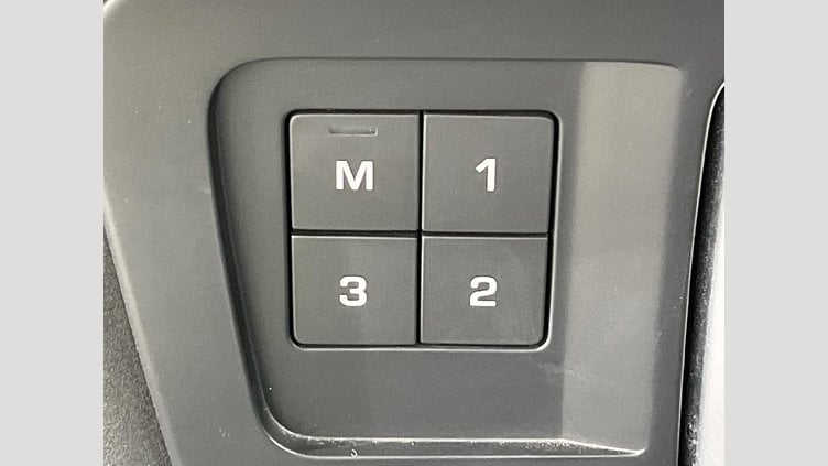 2018 認定中古車 Land Rover Discovery Sport Santorini Black 2.0 litre i4D Diesel HSE