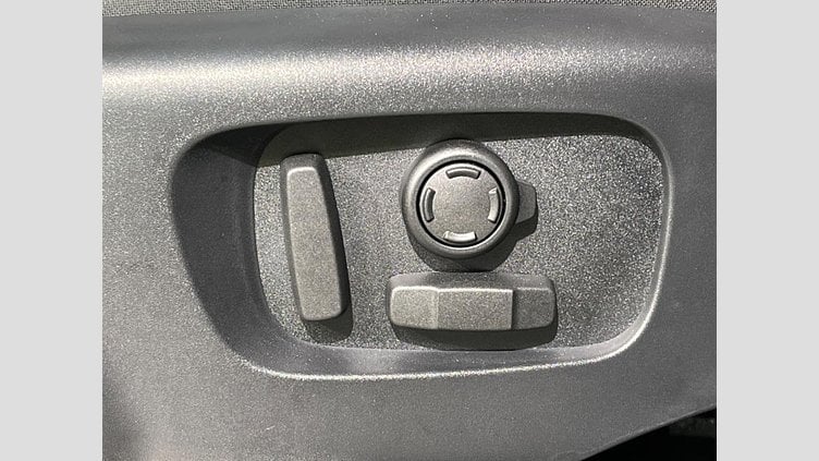 2024 認定中古車 Land Rover Discovery Sport サントリーニブラック プラグインハイブリッド（ガソリン） 標準ホイール Dynamic HSE