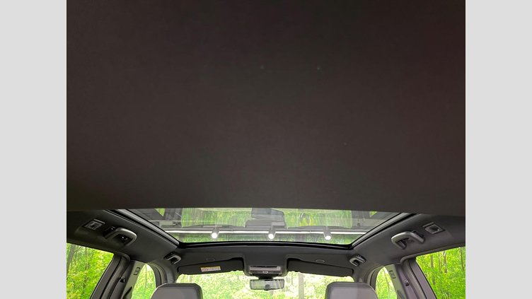 2024 認定中古車 Land Rover Discovery Sport サントリーニブラック プラグインハイブリッド（ガソリン） 標準ホイール Dynamic HSE