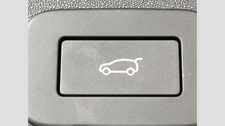2024 認定中古車 Land Rover Discovery Sport サントリーニブラック プラグインハイブリッド（ガソリン） 標準ホイール Dynamic HSE