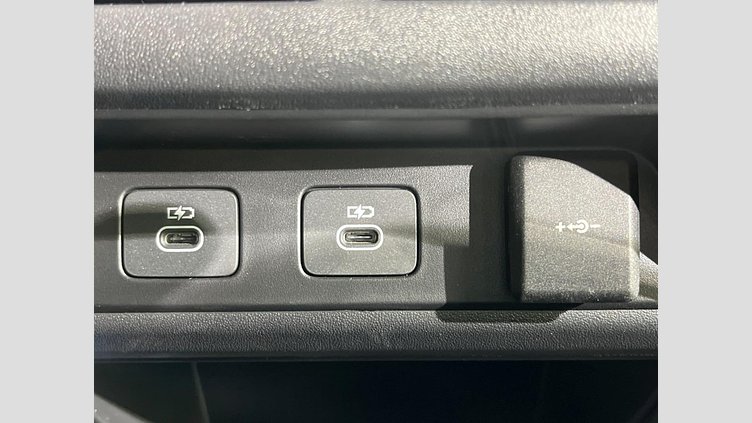 2024 認定中古車 Land Rover Discovery Sport サントリーニブラック プラグインハイブリッド（ガソリン） 標準ホイール Dynamic HSE