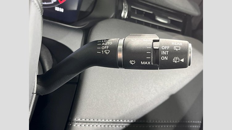 2024 認定中古車 Land Rover Discovery Sport サントリーニブラック プラグインハイブリッド（ガソリン） 標準ホイール Dynamic HSE