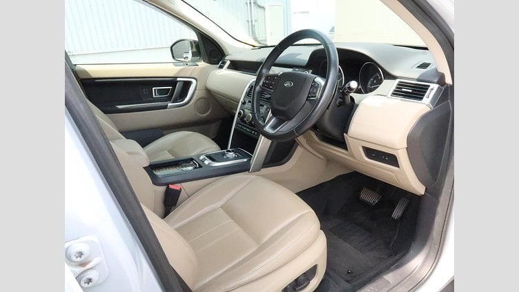 2015 認定中古車 Land Rover Discovery Sport Yulong White 2.0 litre Si4 Petrol HSE