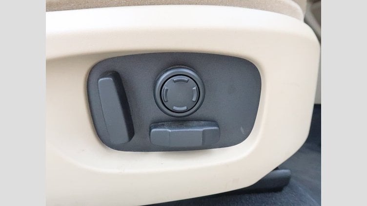 2015 認定中古車 Land Rover Discovery Sport Yulong White 2.0 litre Si4 Petrol HSE