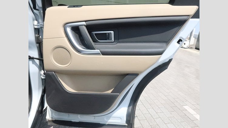 2015 認定中古車 Land Rover Discovery Sport Yulong White 2.0 litre Si4 Petrol HSE