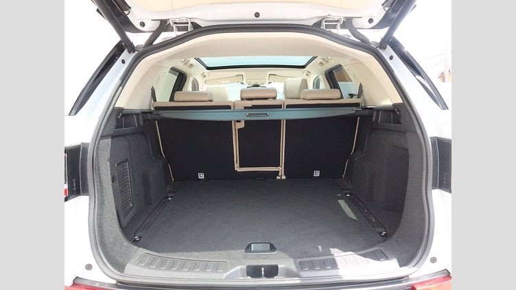 2015 認定中古車 Land Rover Discovery Sport Yulong White 2.0 litre Si4 Petrol HSE