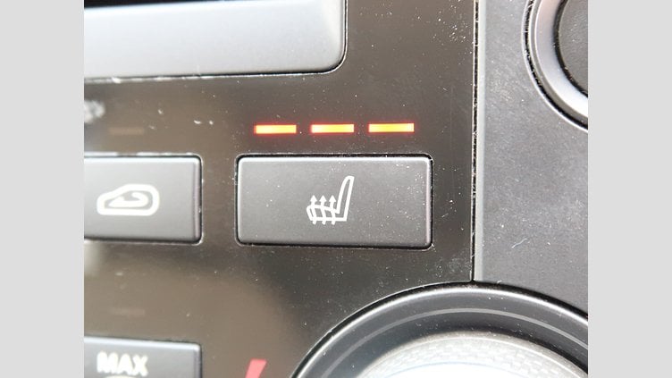 2015 認定中古車 Land Rover Discovery Sport Yulong White 2.0 litre Si4 Petrol HSE