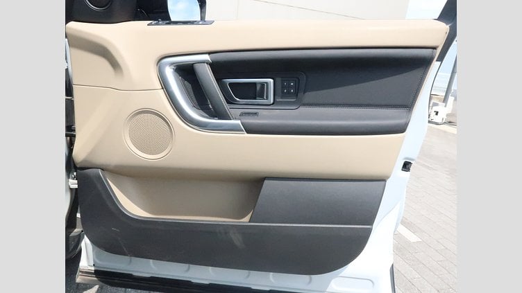 2015 認定中古車 Land Rover Discovery Sport Yulong White 2.0 litre Si4 Petrol HSE