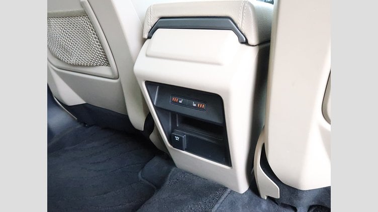 2015 認定中古車 Land Rover Discovery Sport Yulong White 2.0 litre Si4 Petrol HSE