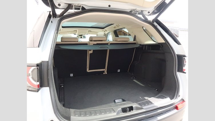 2015 認定中古車 Land Rover Discovery Sport Yulong White 2.0 litre Si4 Petrol HSE