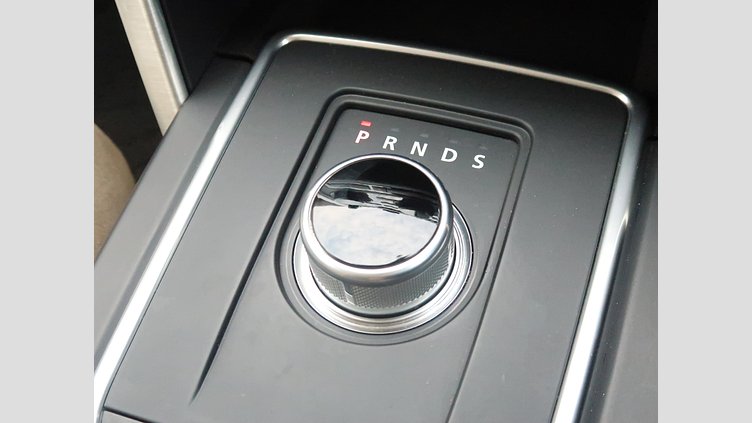 2015 認定中古車 Land Rover Discovery Sport Yulong White 2.0 litre Si4 Petrol HSE