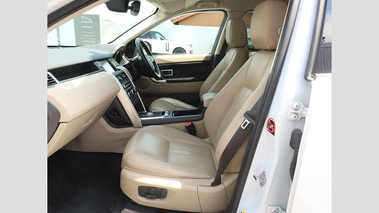 2015 認定中古車 Land Rover Discovery Sport Yulong White 2.0 litre Si4 Petrol HSE