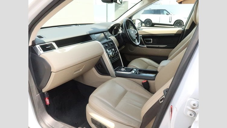 2015 認定中古車 Land Rover Discovery Sport Yulong White 2.0 litre Si4 Petrol HSE