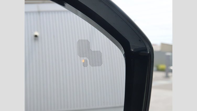 2015 認定中古車 Land Rover Discovery Sport Yulong White 2.0 litre Si4 Petrol HSE