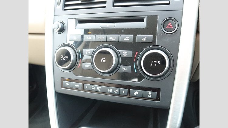 2015 認定中古車 Land Rover Discovery Sport Yulong White 2.0 litre Si4 Petrol HSE