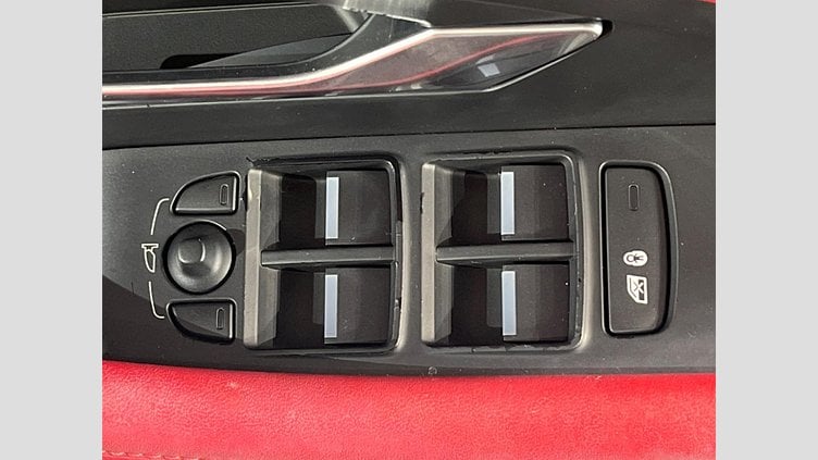 2018 認定中古車 Jaguar E-Pace サントリーニ ブラック P300 オートマチック全輪駆動 R-DYNAMIC HSE
