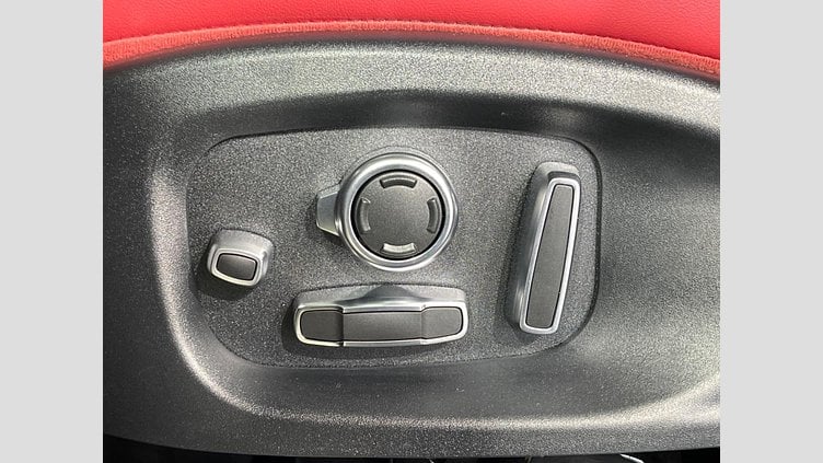 2018 認定中古車 Jaguar E-Pace サントリーニ ブラック P300 オートマチック全輪駆動 R-DYNAMIC HSE