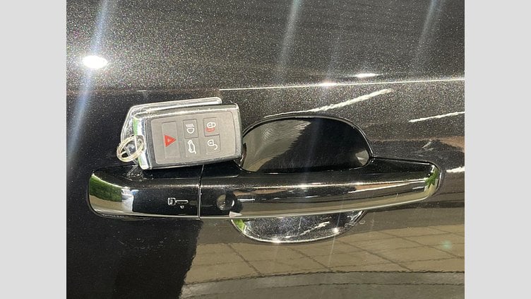 2018 認定中古車 Jaguar E-Pace サントリーニ ブラック P300 オートマチック全輪駆動 R-DYNAMIC HSE