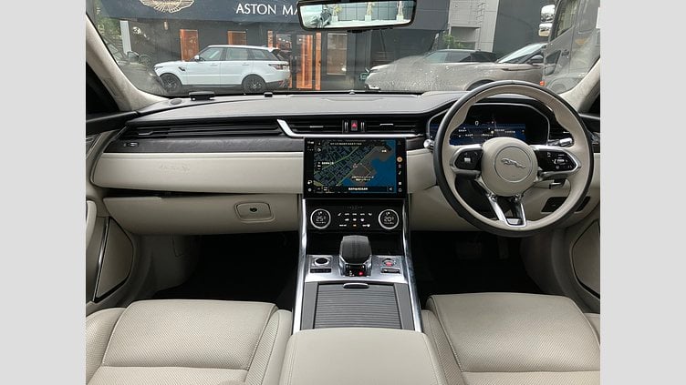 2021 認定中古車 Jaguar XF ハクバシルバー D200 AWD（オートマチック）MHEV SALOON S