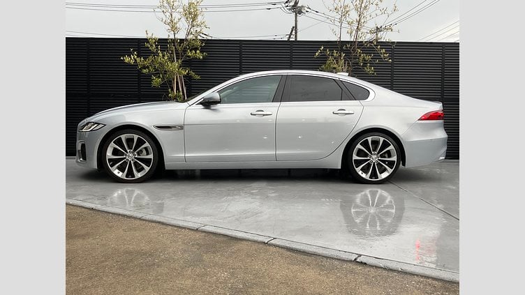 2021 認定中古車 Jaguar XF ハクバシルバー D200 AWD（オートマチック）MHEV SALOON S