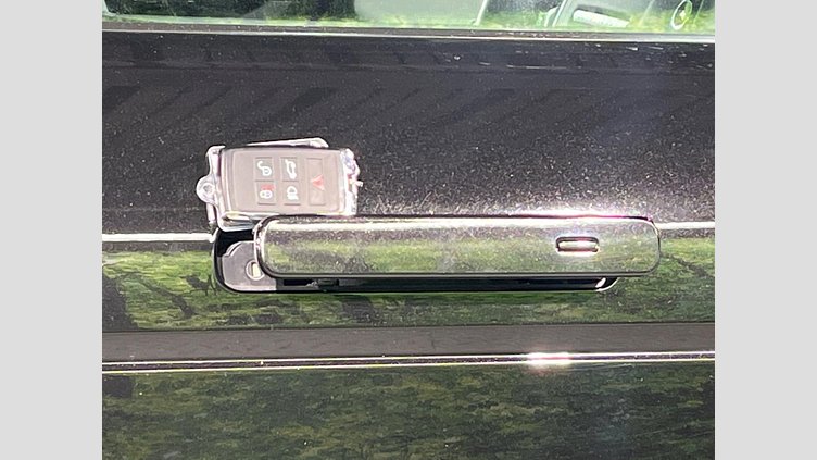 2019 認定中古車 Land Rover Range Rover Evoque サントリーニブラック D180 S