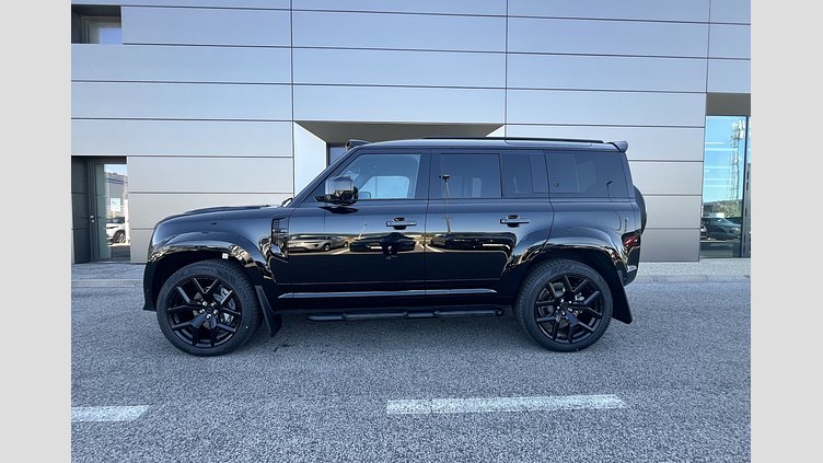 2025 SKLADOVÉ VOZIDLÁ Land Rover Defender 110 Čierna Santorini D300 MHEV AWD X-Dynamic HSE