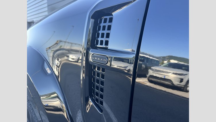 2025 SKLADOVÉ VOZIDLÁ Land Rover Defender 110 Čierna Santorini D300 MHEV AWD X-Dynamic HSE