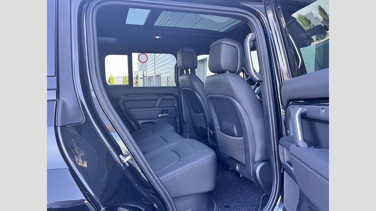 2025 SKLADOVÉ VOZIDLÁ Land Rover Defender 110 Čierna Santorini D300 MHEV AWD X-Dynamic HSE