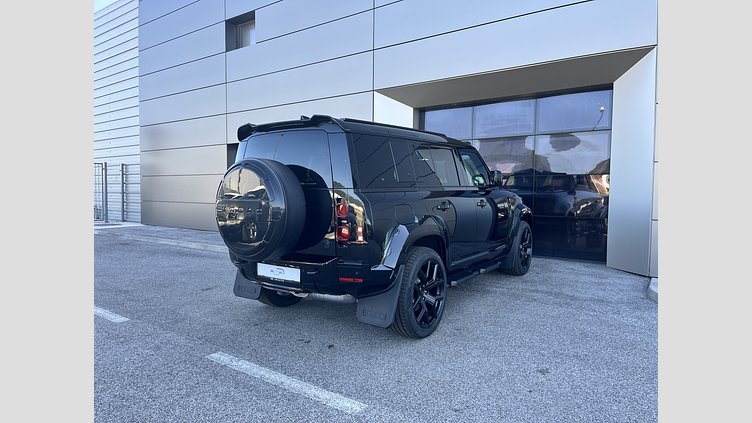 2025 SKLADOVÉ VOZIDLÁ Land Rover Defender 110 Čierna Santorini D300 MHEV AWD X-Dynamic HSE