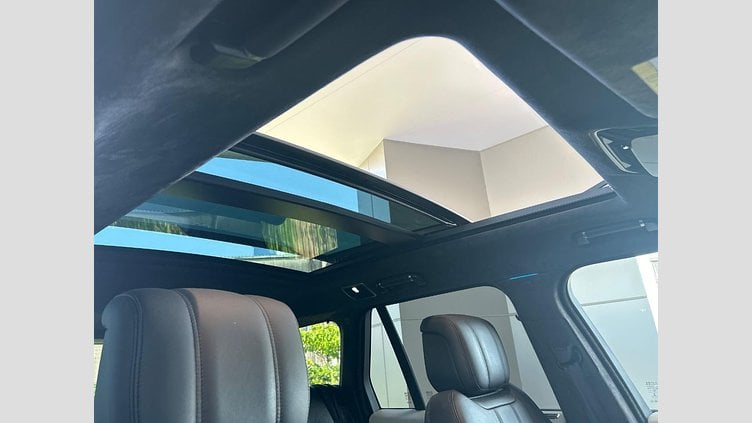 2020 認定中古車 Land Rover Range Rover Fuji White 3.0 V6 Dsl Mono Turbo Std Flow VOGUE