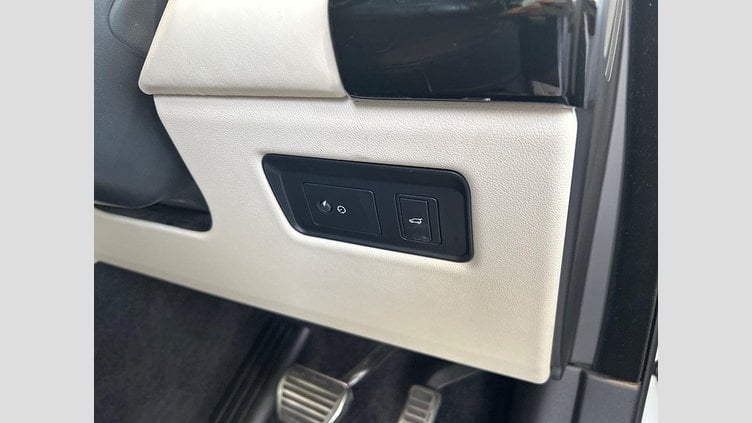 2020 認定中古車 Land Rover Range Rover Fuji White 3.0 V6 Dsl Mono Turbo Std Flow VOGUE