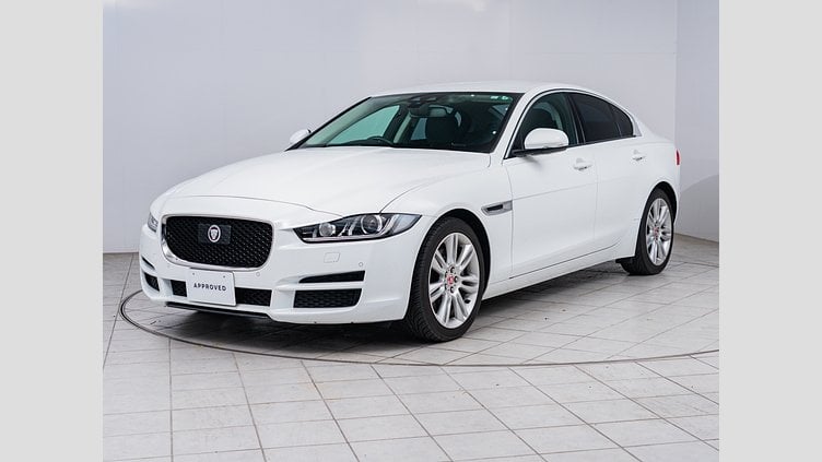 2017 認定中古車 Jaguar XE Fuji White 180PS
 ピュア