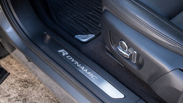 2022 Approved Land Rover Range Rover Evoque Silicon Silver Premium Metallic P300e R-Dynamic SE 