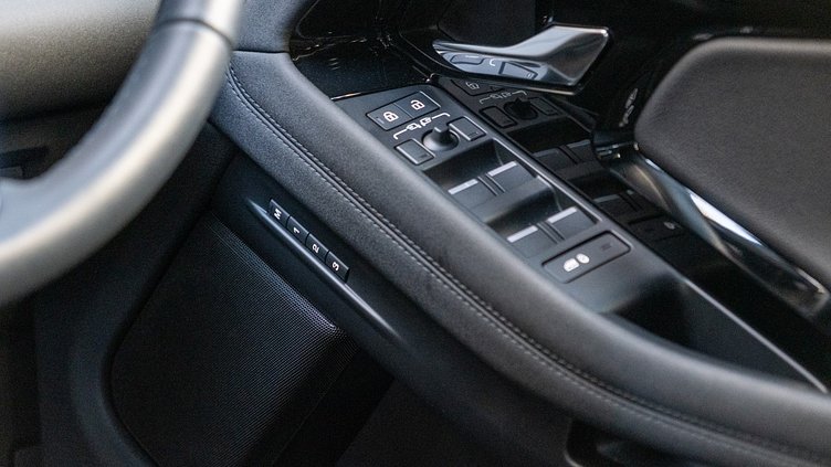 2022 Approved Land Rover Range Rover Evoque Silicon Silver Premium Metallic P300e R-Dynamic SE 