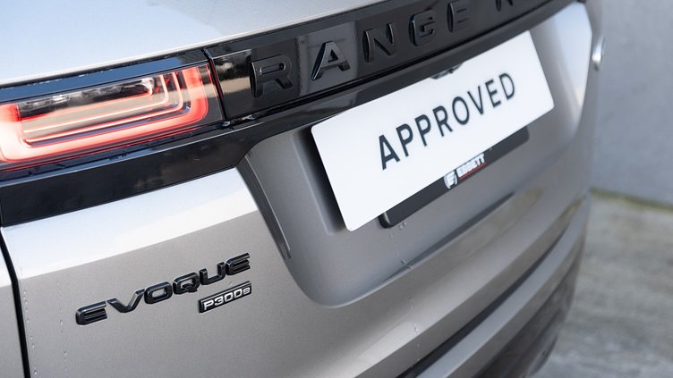 2022 Approved Land Rover Range Rover Evoque Silicon Silver Premium Metallic P300e R-Dynamic SE 
