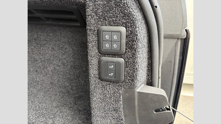 2019 認定中古車 Land Rover Range Rover ユーロンホワイト 3.0リッターTDV6ディーゼル（258 PS） スタンダードホイールベース VOGUE