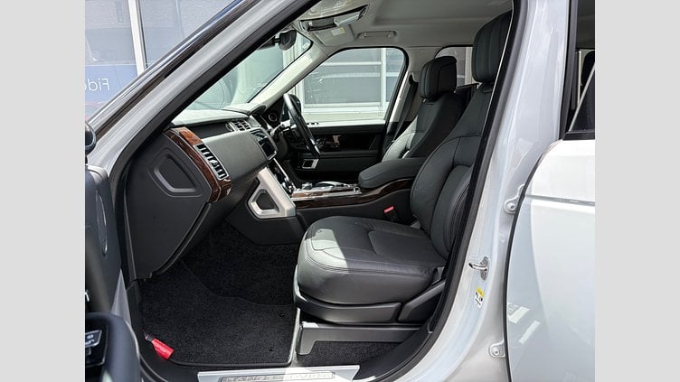 2019 認定中古車 Land Rover Range Rover ユーロンホワイト 3.0リッターTDV6ディーゼル（258 PS） スタンダードホイールベース VOGUE