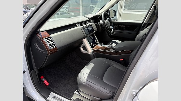 2019 認定中古車 Land Rover Range Rover ユーロンホワイト 3.0リッターTDV6ディーゼル（258 PS） スタンダードホイールベース VOGUE