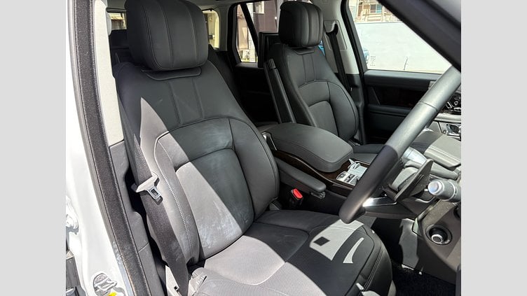 2019 認定中古車 Land Rover Range Rover ユーロンホワイト 3.0リッターTDV6ディーゼル（258 PS） スタンダードホイールベース VOGUE
