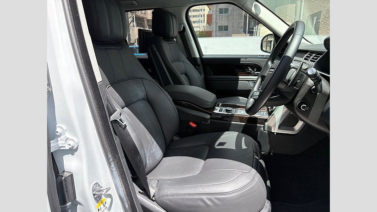 2019 認定中古車 Land Rover Range Rover ユーロンホワイト 3.0リッターTDV6ディーゼル（258 PS） スタンダードホイールベース VOGUE
