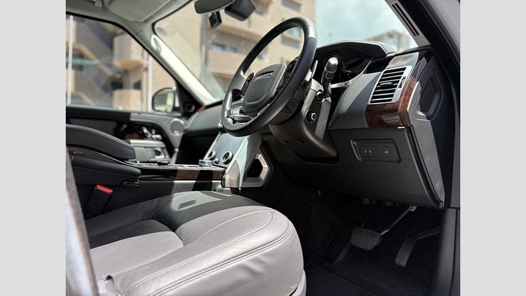 2019 認定中古車 Land Rover Range Rover ユーロンホワイト 3.0リッターTDV6ディーゼル（258 PS） スタンダードホイールベース VOGUE