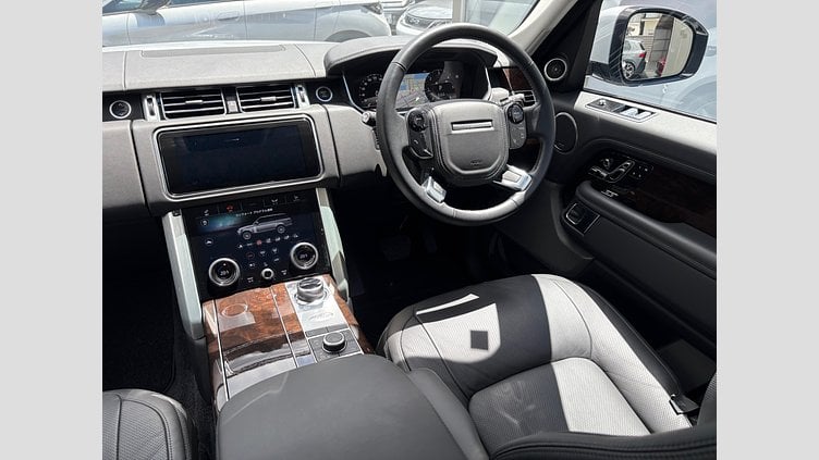 2019 認定中古車 Land Rover Range Rover ユーロンホワイト 3.0リッターTDV6ディーゼル（258 PS） スタンダードホイールベース VOGUE