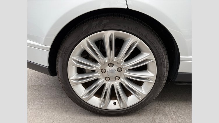 2019 認定中古車 Land Rover Range Rover ユーロンホワイト 3.0リッターTDV6ディーゼル（258 PS） スタンダードホイールベース VOGUE