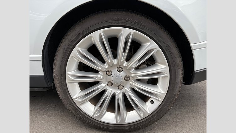 2019 認定中古車 Land Rover Range Rover ユーロンホワイト 3.0リッターTDV6ディーゼル（258 PS） スタンダードホイールベース VOGUE