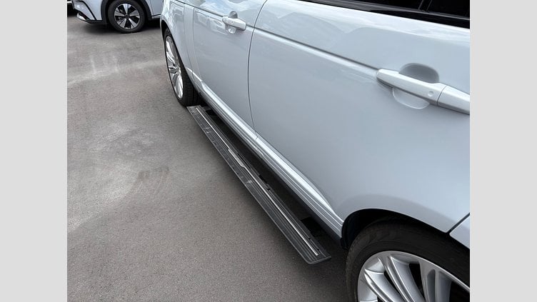 2019 認定中古車 Land Rover Range Rover ユーロンホワイト 3.0リッターTDV6ディーゼル（258 PS） スタンダードホイールベース VOGUE